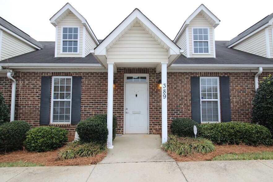 389 S Swing Rd, Greensboro, NC 27409