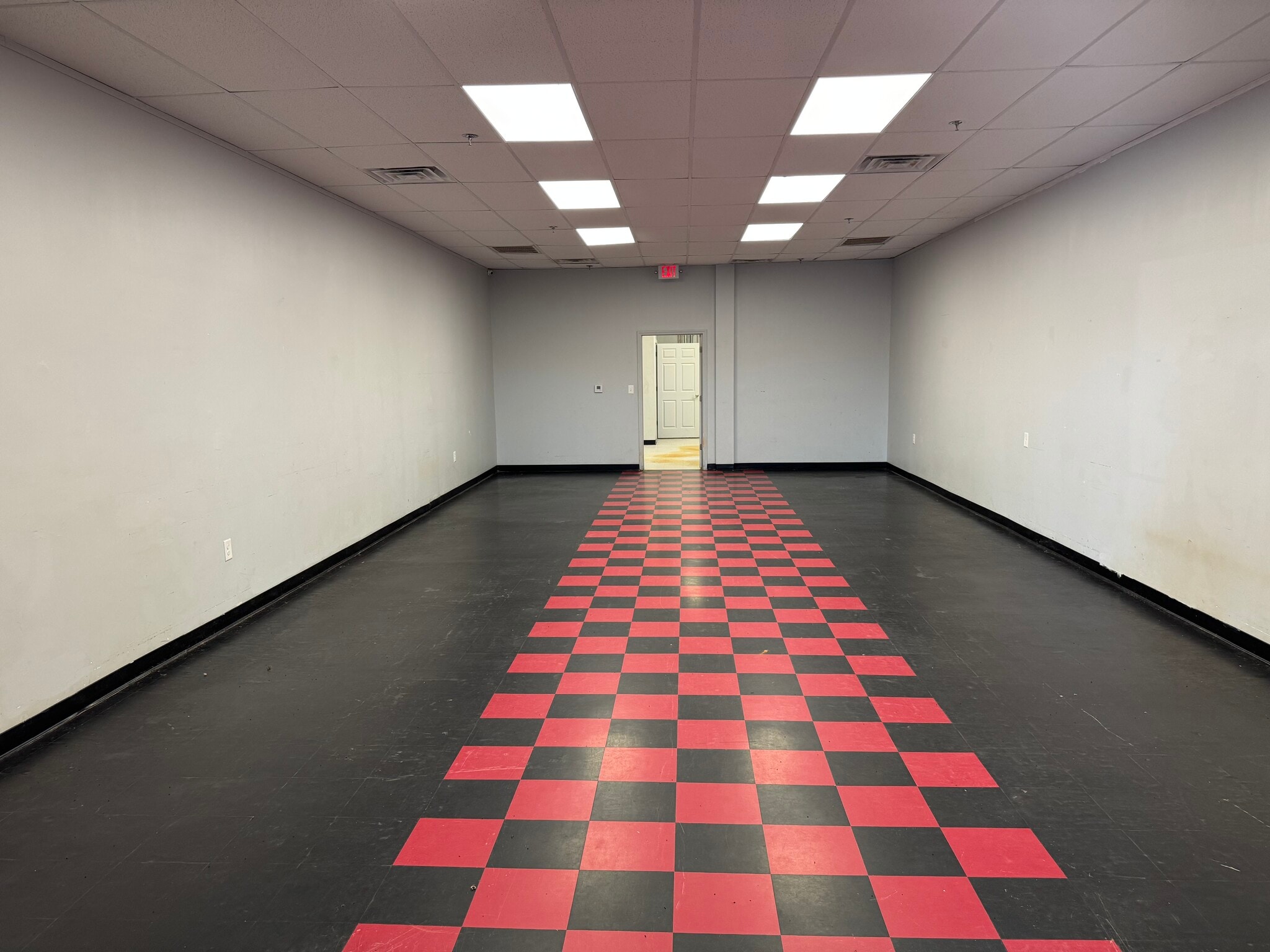 1569 N Aspen St, Lincolnton, NC for lease Interior Photo- Image 1 of 2