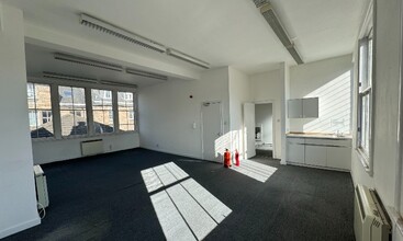 74-76 Rose Street North Ln, Edinburgh for lease Interior Photo- Image 1 of 3