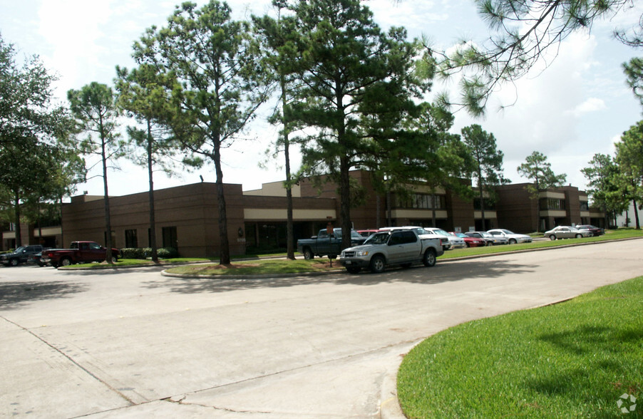 9774 Whithorn Dr, Houston, TX for lease - Building Photo - Image 2 of 6