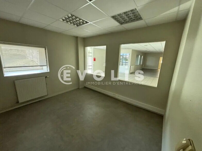 Office in Amiens for lease - Interior Photo - Image 2 of 4