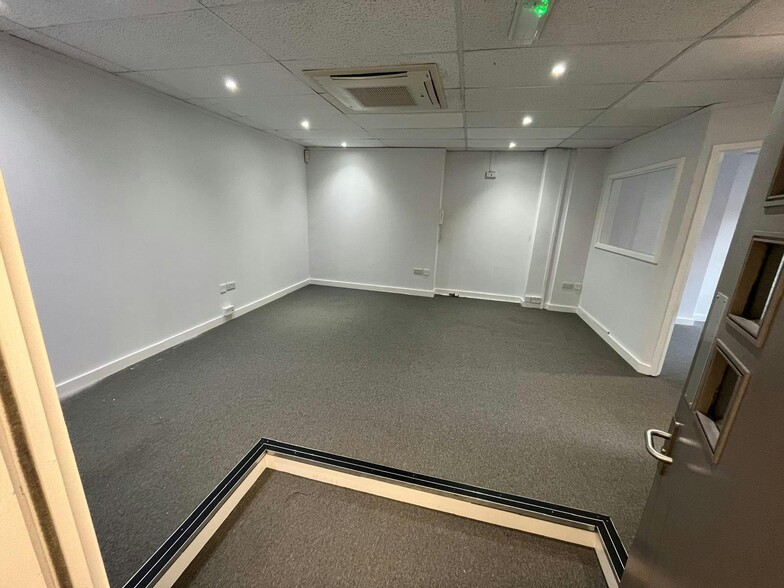 Churchill Way, Macclesfield for lease - Building Photo - Image 3 of 33