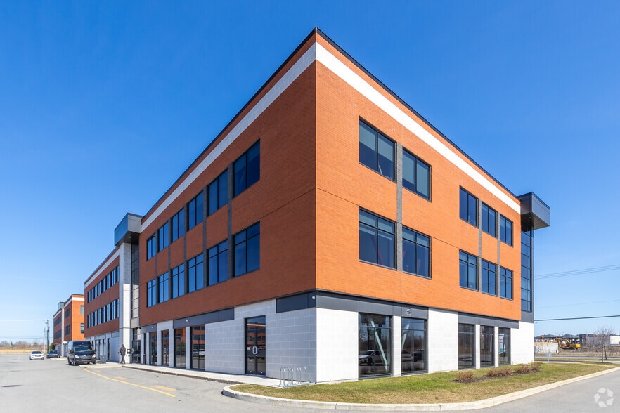 3000-3050 Boul Curé-Labelle, Laval, QC for lease - Building Photo - Image 2 of 6