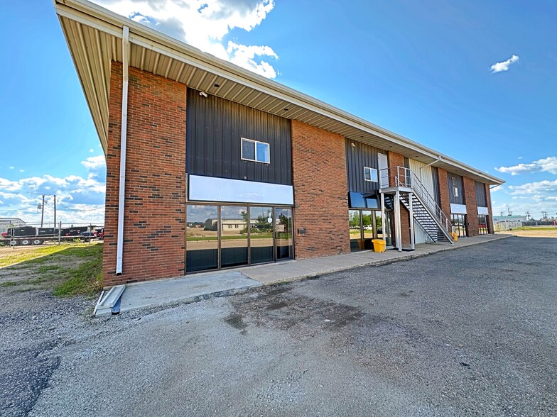 225 Macdonald Cres, Fort McMurray, AB for lease - Building Photo - Image 3 of 6