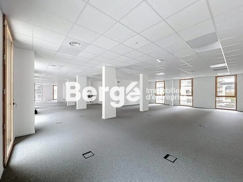 Office in Nice for lease - Interior Photo - Image 3 of 10
