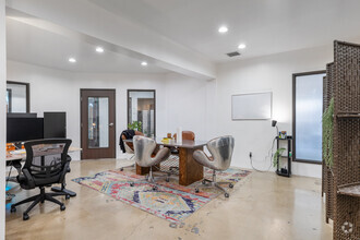 3384 Robertson Pl, Los Angeles, CA for lease Interior Photo- Image 2 of 2