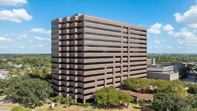 More details for Value-Add Class-A Office Tower & Garage – Specialty for Sale, Houston, TX