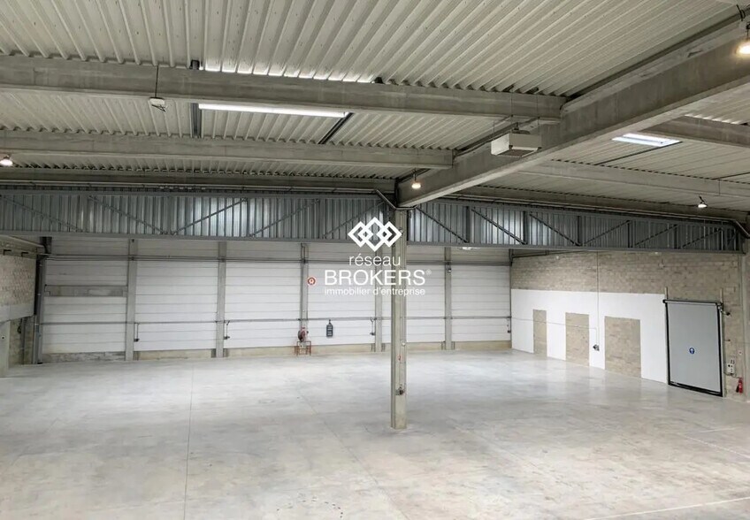 Flex in Lieusaint for lease - Interior Photo - Image 3 of 16