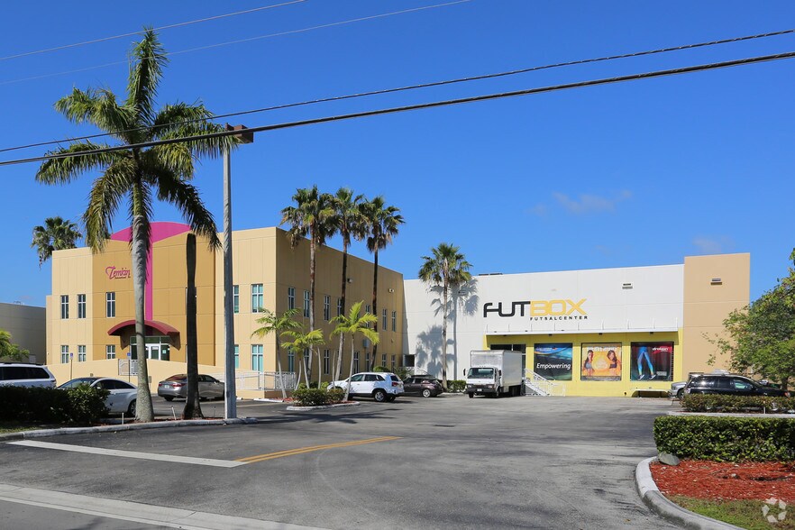 3500-3508 NW 114th Ave, Miami, FL for lease - Building Photo - Image 2 of 4