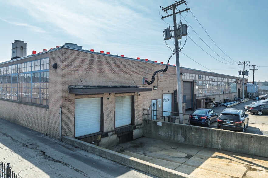 8080-8088 McCormick Blvd, Skokie, IL for lease - Building Photo - Image 2 of 4