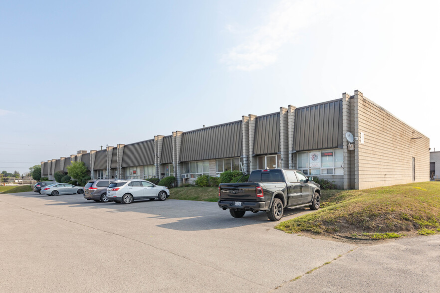 55 Mills Rd, Ajax, ON for lease - Primary Photo - Image 1 of 5