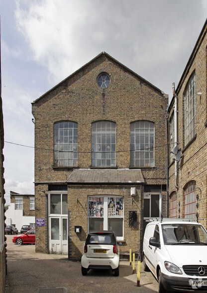 Alston Rd, Barnet for sale - Primary Photo - Image 1 of 1