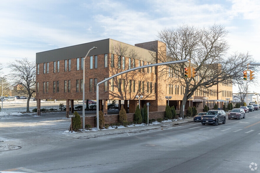 77 N Centre Ave, Rockville Centre, NY for lease - Building Photo - Image 2 of 5