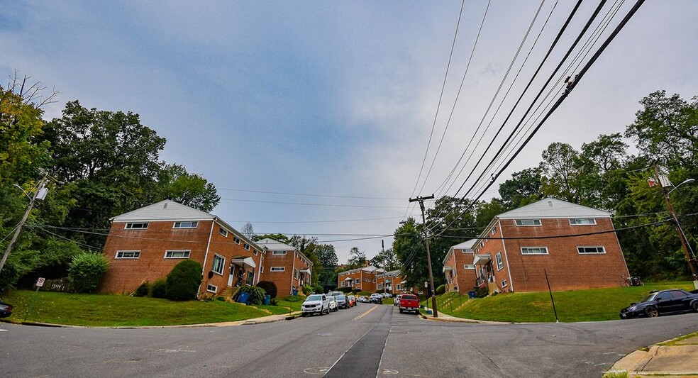 5017 8th Rd S, Arlington, VA for sale - Primary Photo - Image 1 of 1