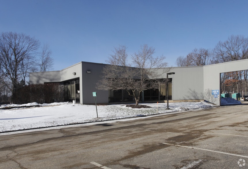 5 Niblick Rd, Enfield, CT for sale - Building Photo - Image 1 of 1