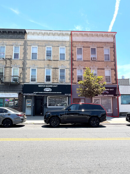 7114 Myrtle Ave, Glendale, NY for sale - Primary Photo - Image 1 of 1