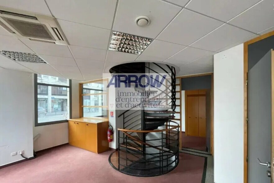 Retail in Nantes for sale - Interior Photo - Image 1 of 8