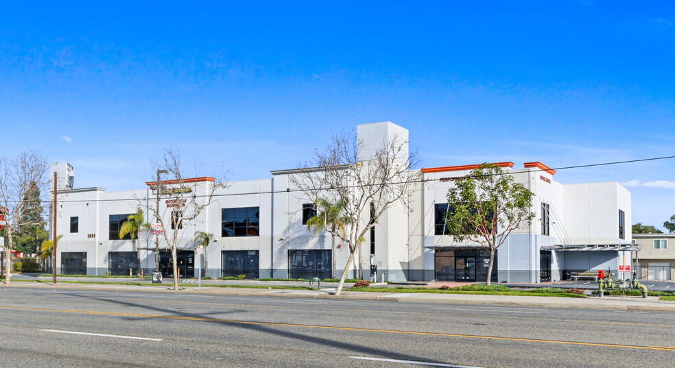 Harley-Davidson Showroom Building(s) portfolio of 3 properties for sale on LoopNet.com - Primary Photo - Image 3 of 8