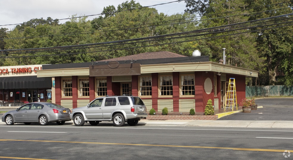 881 E Jericho Tpke, Huntington Station, NY for sale - Primary Photo - Image 1 of 1