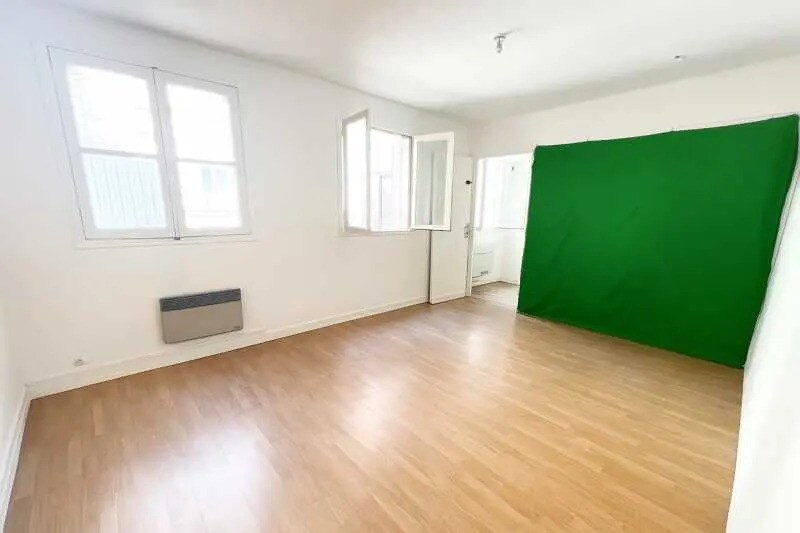 Office in Paris for lease Building Photo- Image 1 of 7