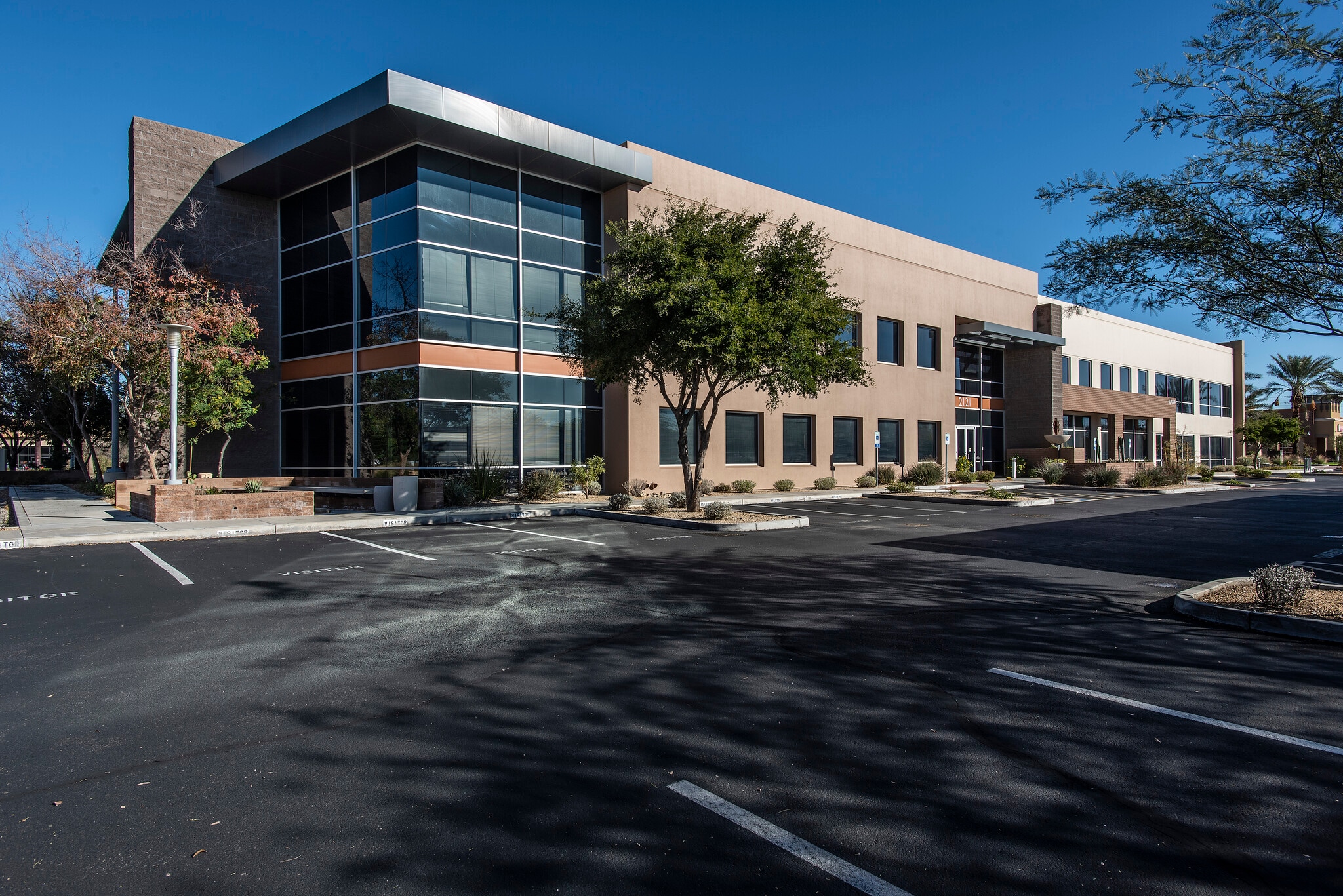 2121 W Chandler Blvd, Chandler, AZ for lease Primary Photo- Image 1 of 11