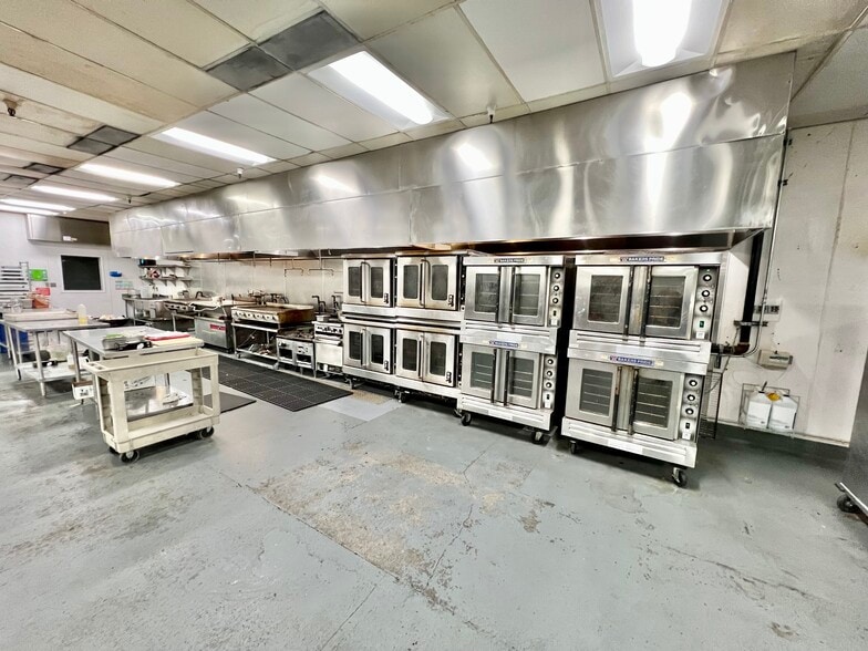 1715-1721 E 21st St, Los Angeles, CA for lease - Interior Photo - Image 3 of 8