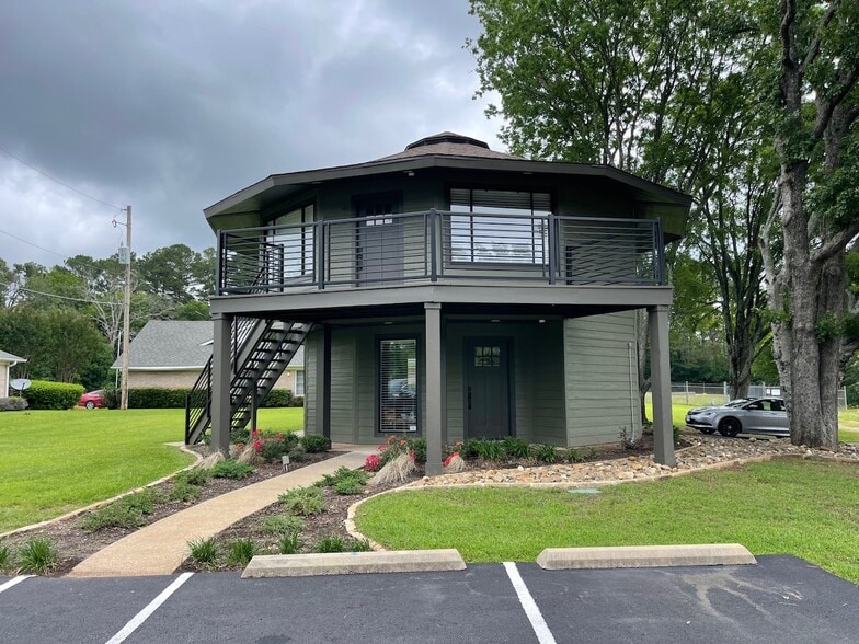 3100 Gilmer Rd, Longview, TX 75604 Free Standing Professional Office