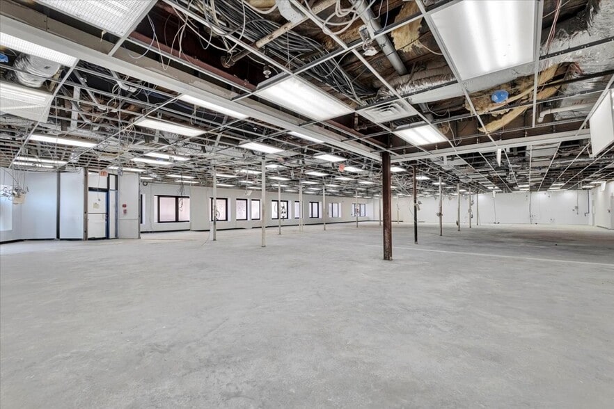 90 Garth Rd, Scarsdale, NY for lease - Building Photo - Image 3 of 8
