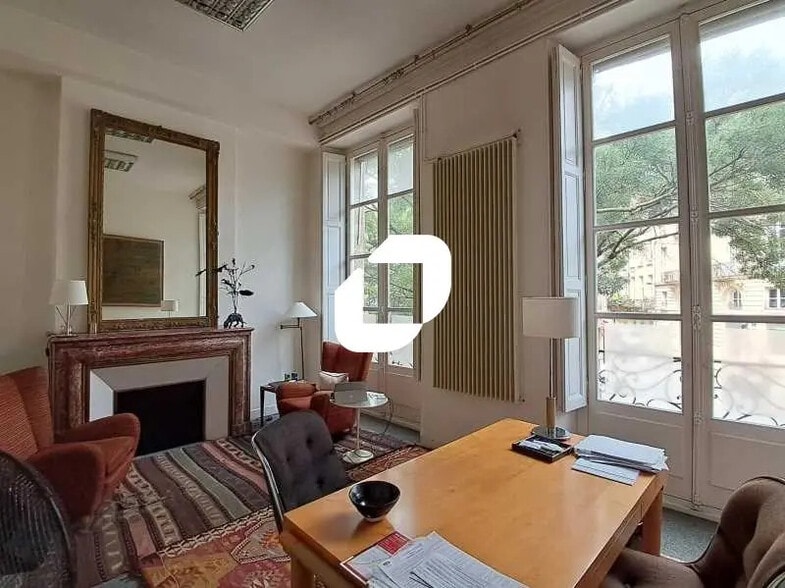 Office in Bordeaux for lease - Interior Photo - Image 1 of 8