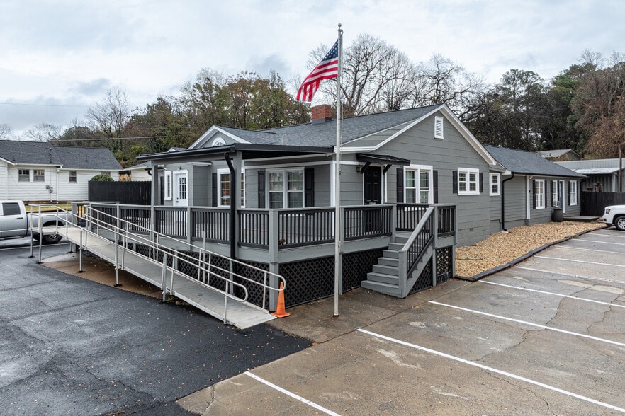 1009 N Tennessee St, Cartersville GA - Parking Garage