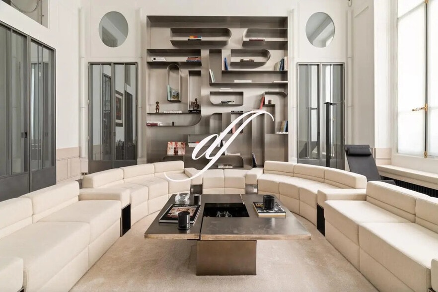 Retail in Paris for sale - Interior Photo - Image 1 of 2