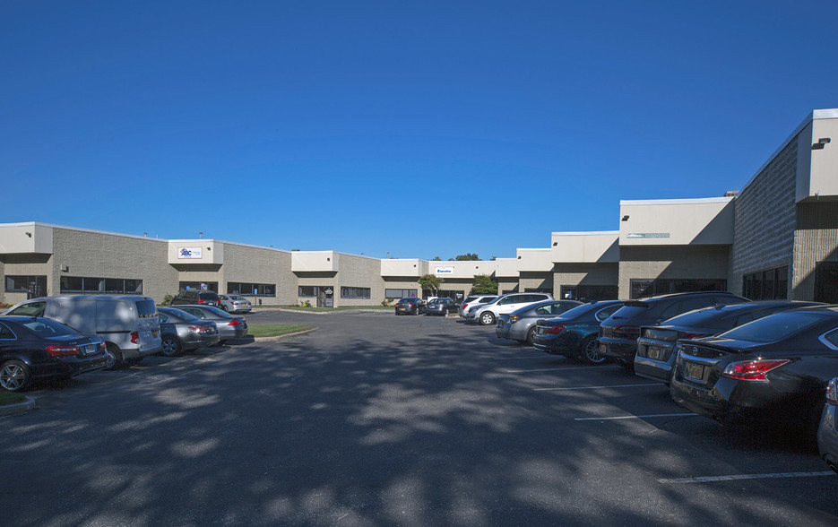 1 Comac Loop, Ronkonkoma, NY for sale - Building Photo - Image 1 of 1