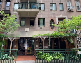 325 W 51st St, New York, NY for lease Building Photo- Image 1 of 7