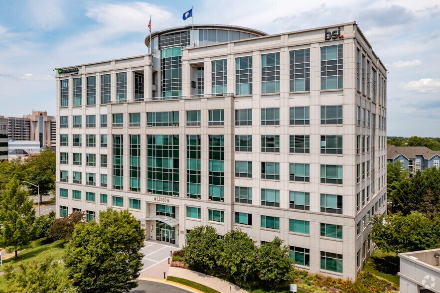 12950 Worldgate Dr, Herndon, VA 20170 Monument 2