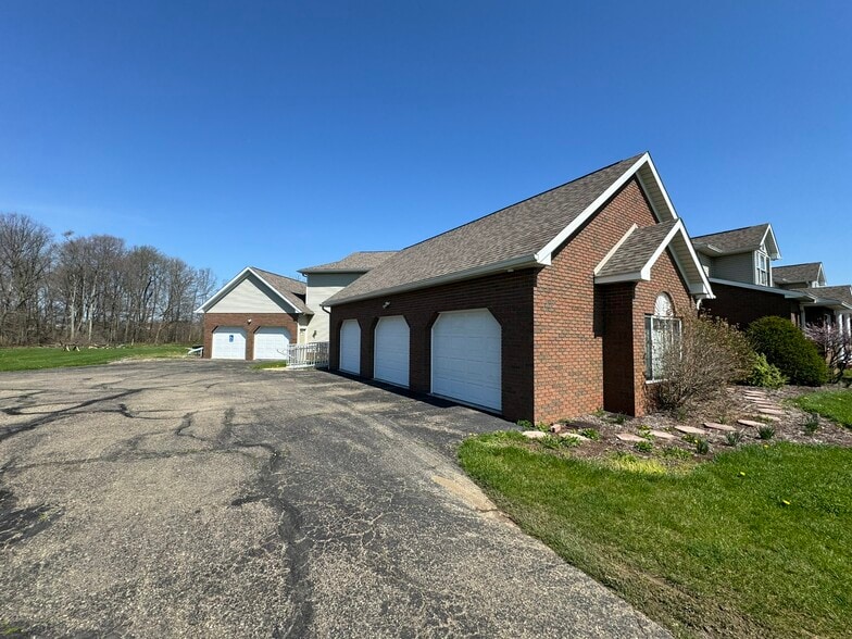 1173 Manchester Ave SW, North Lawrence, OH for sale - Building Photo - Image 2 of 45