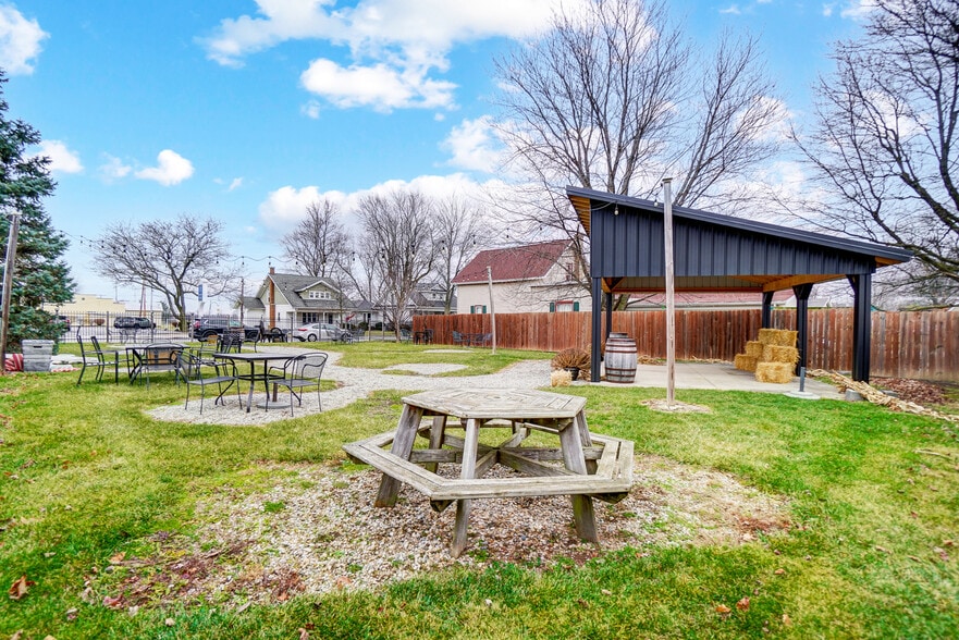 105 E Liberty St, Arlington, OH for sale - Building Photo - Image 3 of 47