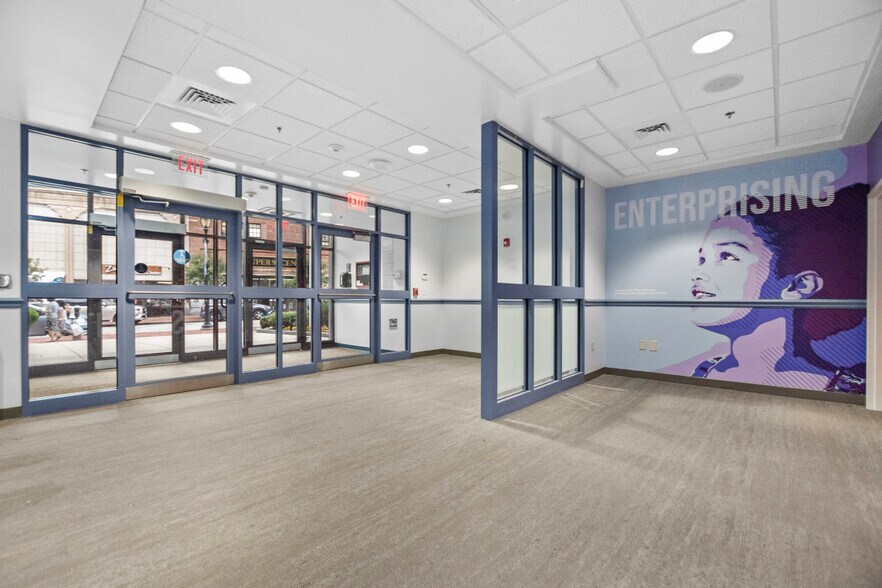 75 Pleasant St, Malden, MA for lease - Lobby - Image 3 of 4