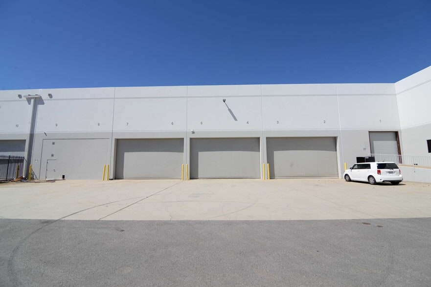 13207 Bradley Ave, Sylmar, CA for lease - Building Photo - Image 3 of 13