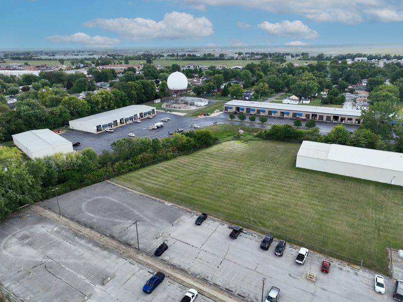 7025-7045 Girls School Ave, Indianapolis, IN for lease - Building Photo - Image 1 of 10