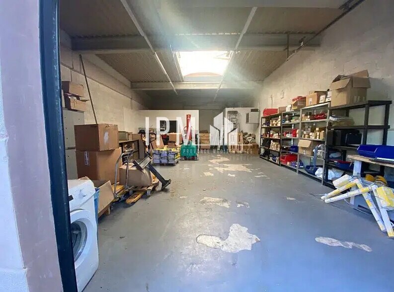 Flex in Vitrolles for lease - Interior Photo - Image 1 of 5