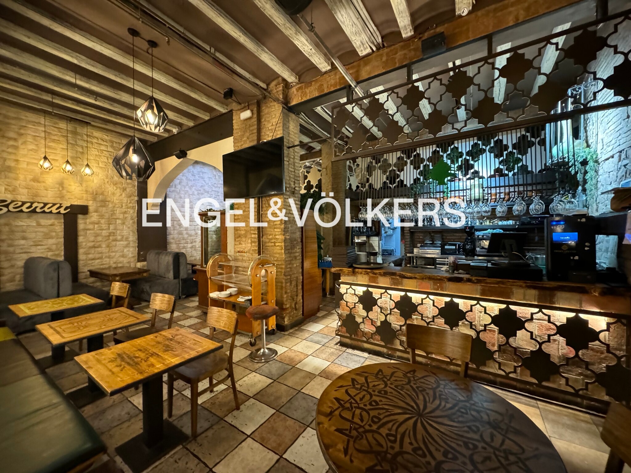 Retail in Barcelona, Barcelona for lease Interior Photo- Image 1 of 17