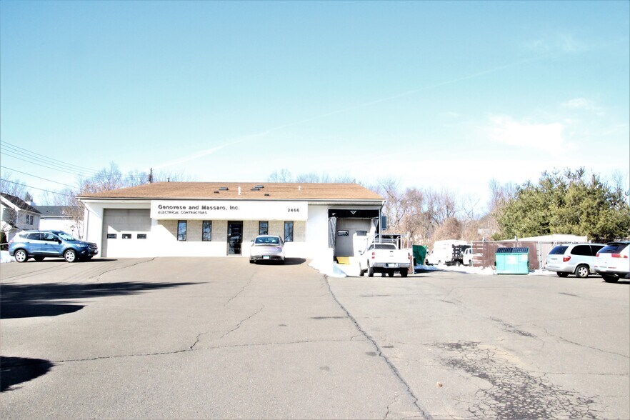 2466 State St, Hamden, CT 06517