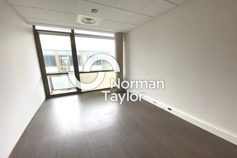 Office in Mauguio for lease - Building Photo - Image 3 of 12