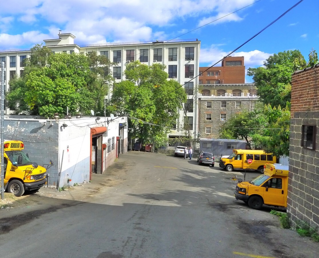 70 Palisades Ave, Yonkers, NY 10701