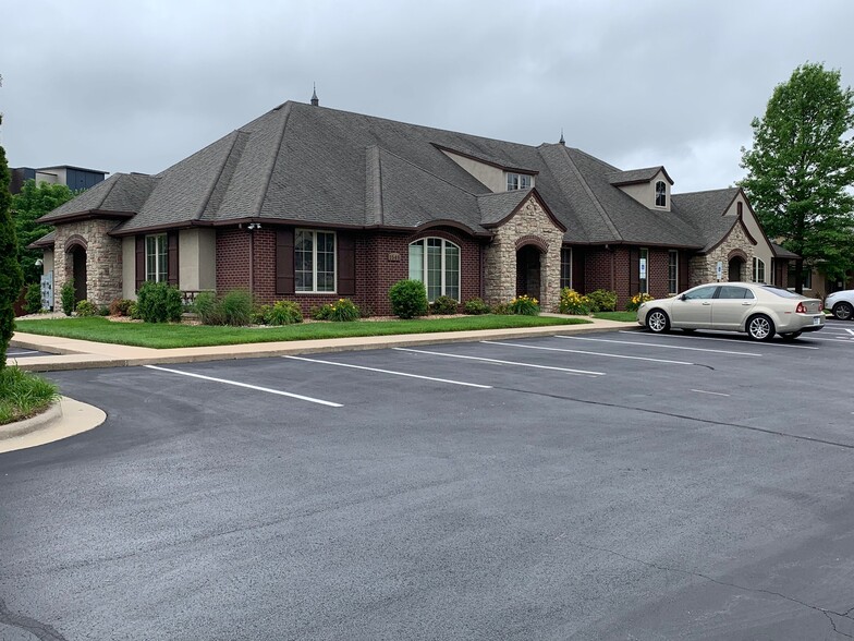 1546 E Bradford Pky, Springfield, MO for lease - Building Photo - Image 1 of 10