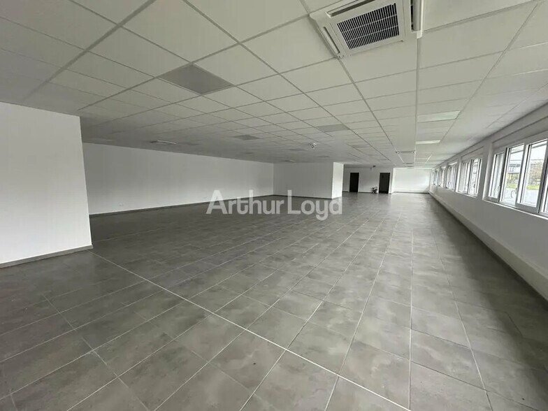 Office in Reims for lease - Interior Photo - Image 2 of 3