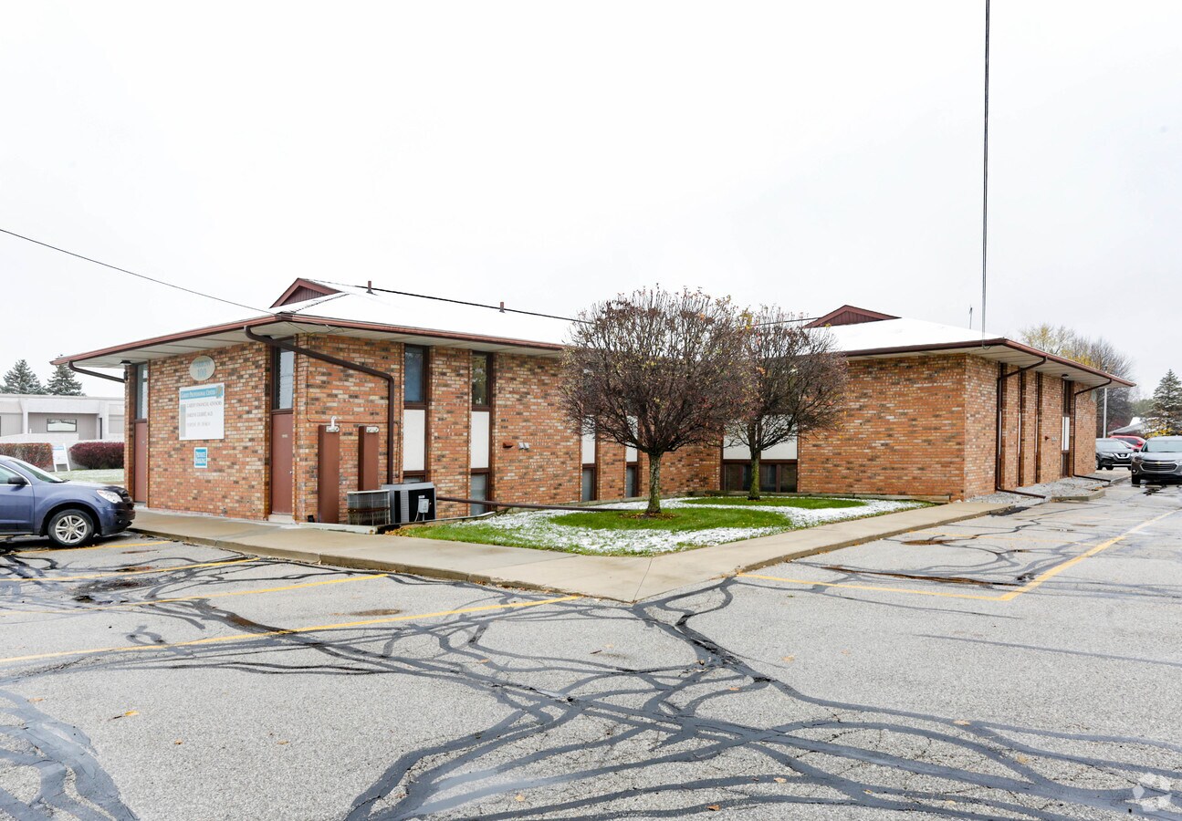 60 Harrow Ln, Saginaw, MI 48638