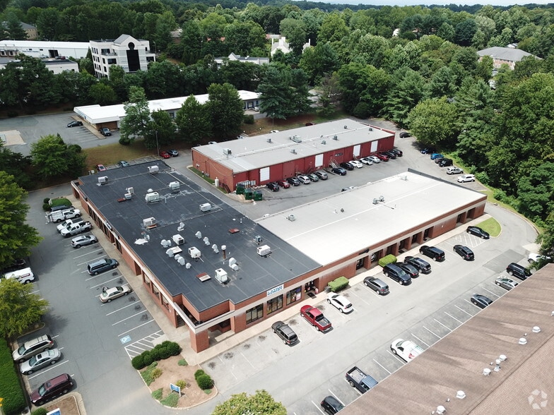 370-386 Greenbrier Dr, Charlottesville, VA for sale - Primary Photo - Image 1 of 1