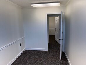 313 Trindale Rd, High Point, NC for lease Interior Photo- Image 2 of 3