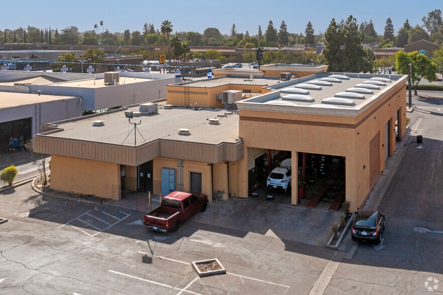 5262 N Blackstone Ave, Fresno, CA for lease - Building Photo - Image 3 of 26